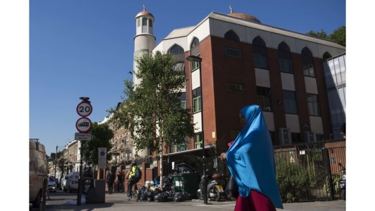 Prayer Time in Finsbury Park Mosque: A Guide for Visitors